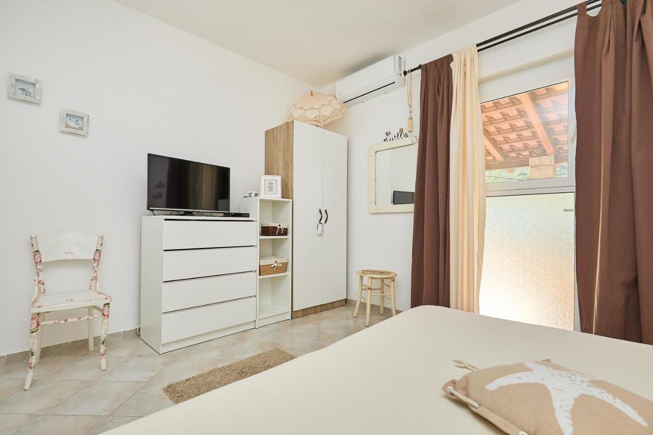 Studio Dolores-Apartment By The Sea Maranovići Екстериор снимка